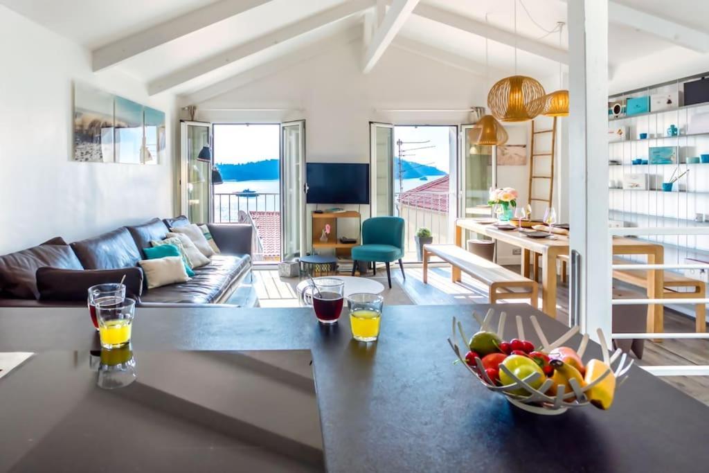 #40 Bright Sea View Suite For 6 2Mins Walk Port & Sea Villefranche-sur-Mer Exteriör bild